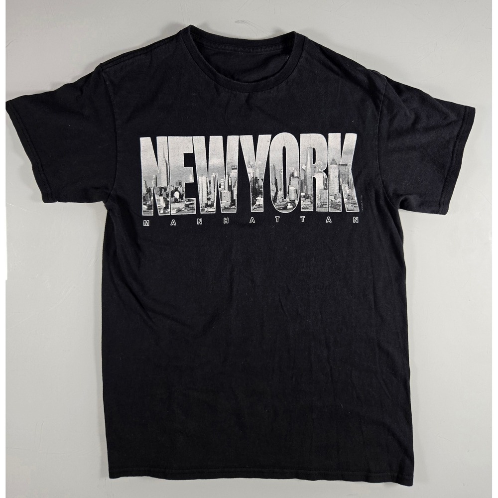 New York Manhattan Cityscape Graphic T-Shirt Black Short Sleeve Mens Small